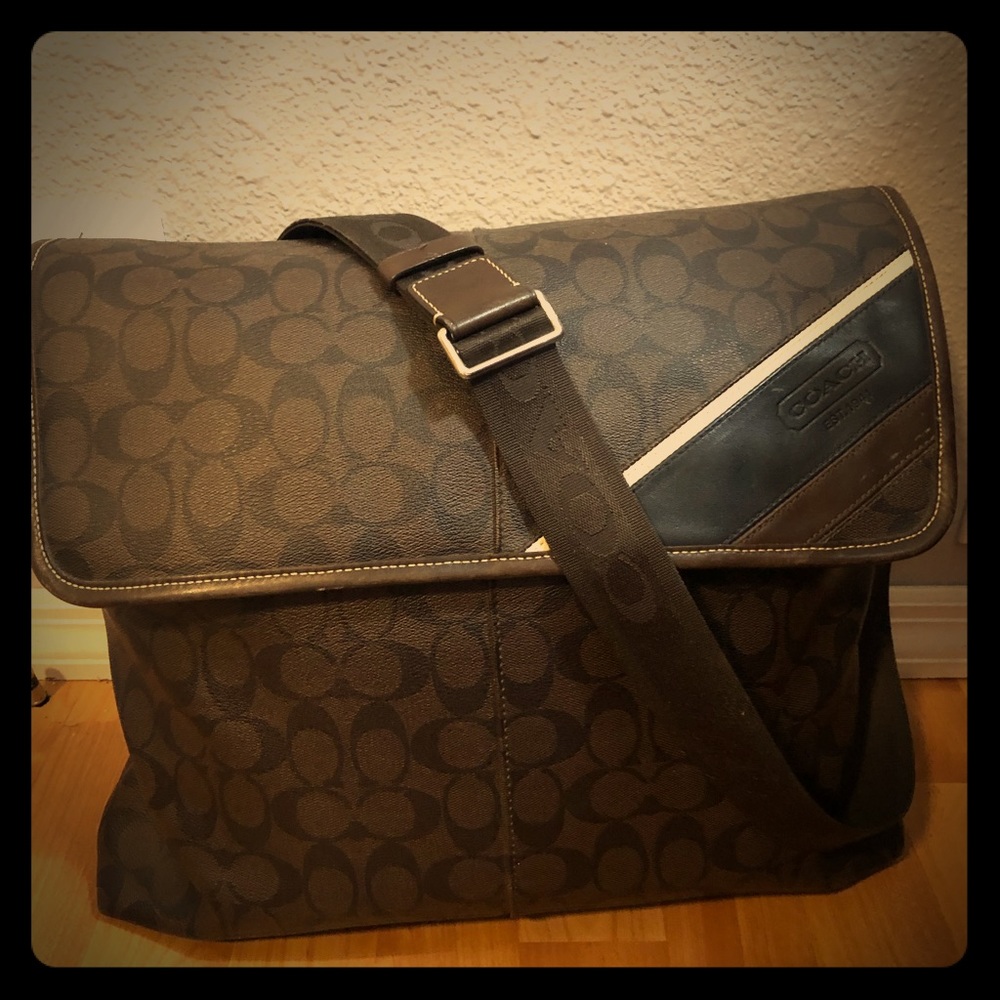 Authentic Coach MessengerLaptop Bag.      PRICECUT